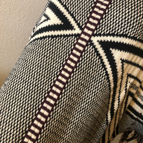 Poncho - Picture 3 of 4